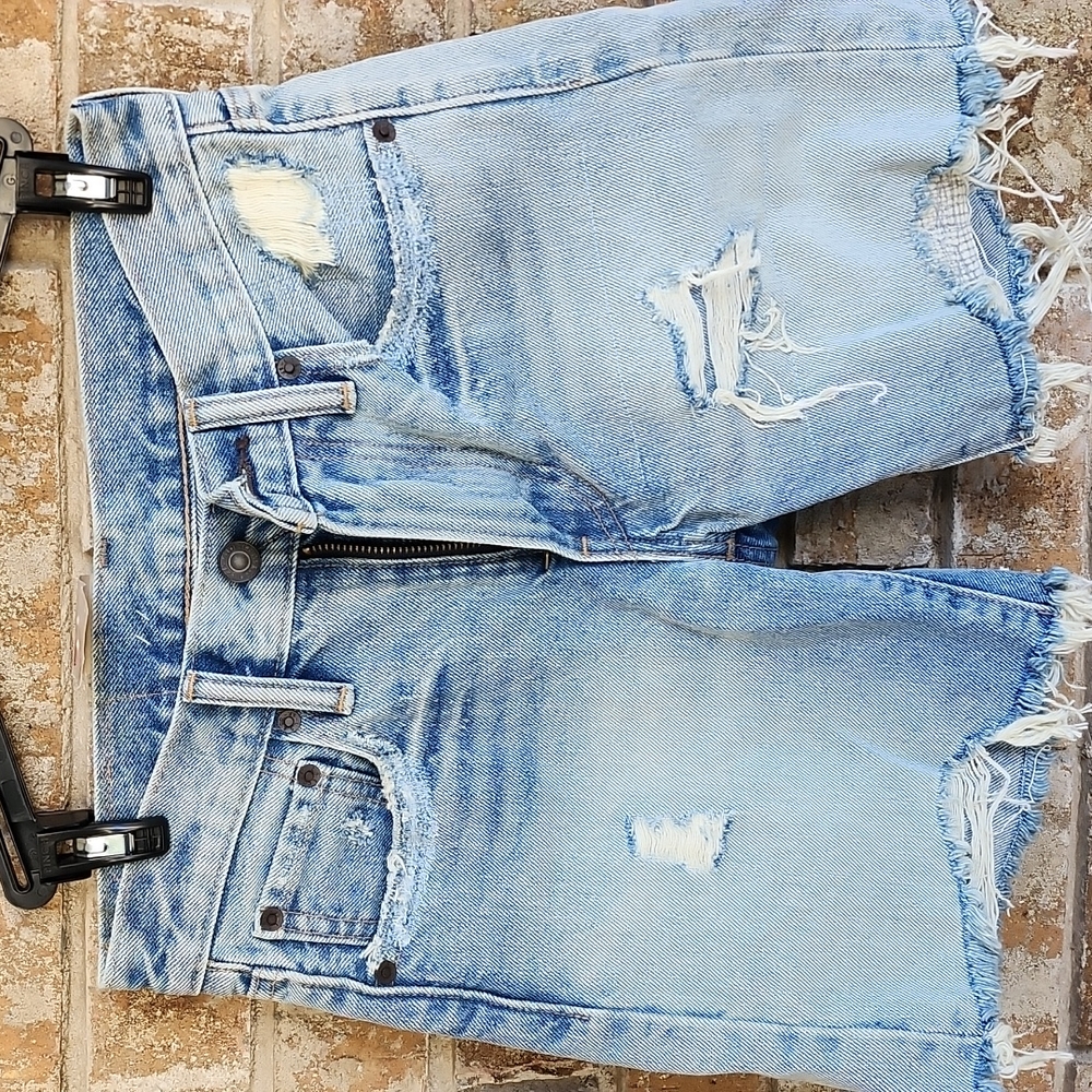 ☀️NWT! Levi's 505 Distressed Cutt-off Shorts, SIZE 24 - Picture 4 of 10